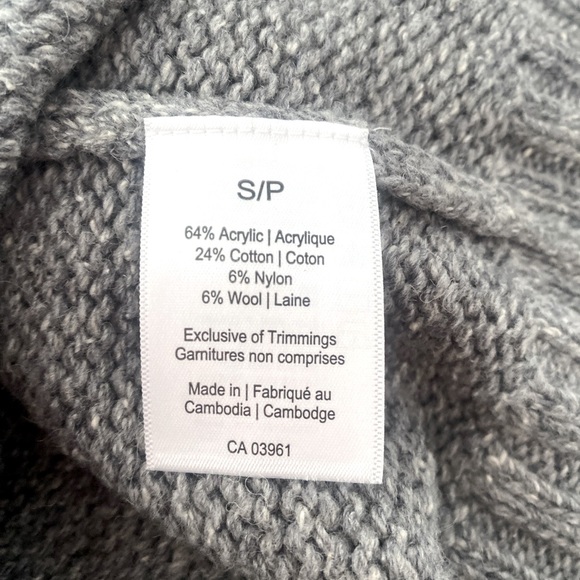 🩶🖤WINDRIVER🖤🩶Sweater in grey. New with tags. Size small. - Picture 9 of 12